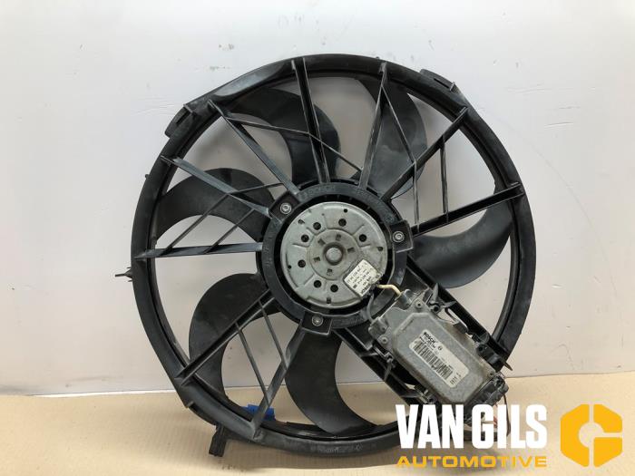 Cooling fans from a Mercedes-Benz A (W169) 2.0 A-200 5-Drs. 2006