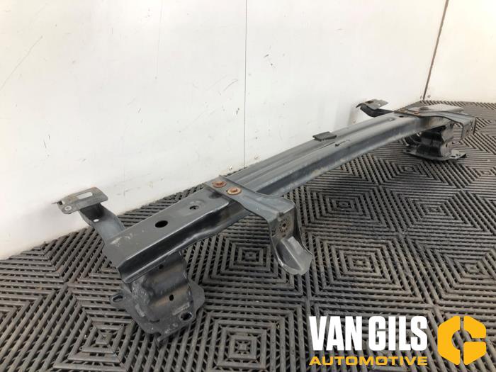 Front bumper frame from a Citroën C3 (SC) 1.6 HDi 92 2011