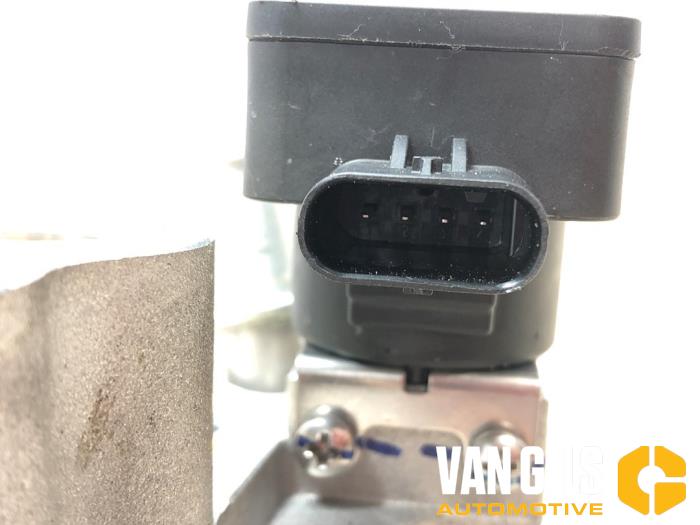 Oil cooler Polestar Polestar 2 82kWh Long Range Single Motor  