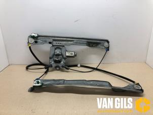 Used Window mechanism 2-door, front right Renault Clio III (BR/CR) 1.2 16V TCe 100 Price on request offered by Van Gils Automotive