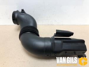 Used Air intake hose Volkswagen Transporter T6 2.0 TDI 204 Price € 29,99 Margin scheme offered by Van Gils Automotive