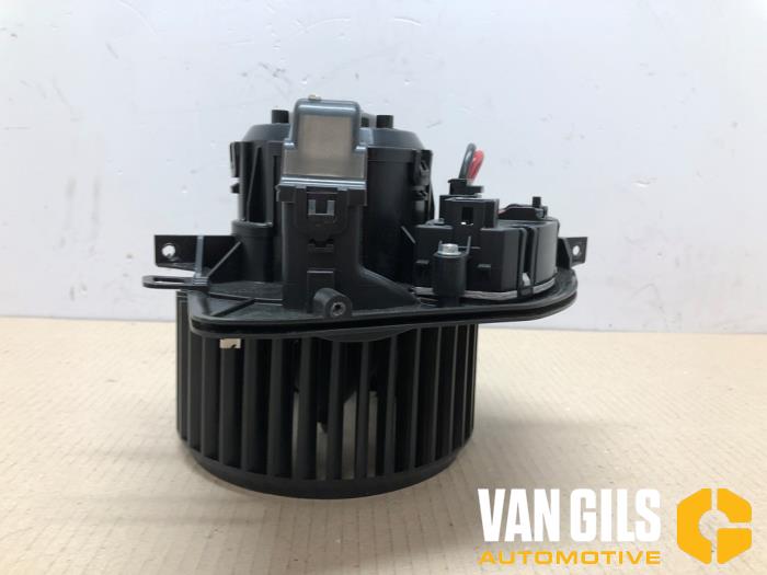 Motor de ventilador de calefactor de un Volkswagen Transporter T6 2.0 TDI 204 2022