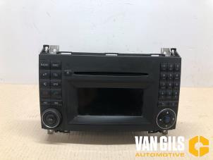 Gebrauchte Radio CD Spieler Mercedes Sprinter 3,5t (906.63) 310 CDI 16V Preis € 100,00 Margenregelung angeboten von Van Gils Automotive