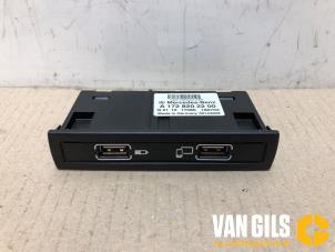 Used AUX / USB connection Mercedes B (W246,242) 2.2 B-220 CDI BlueEFFICIENCY 16V Price on request offered by Van Gils Automotive