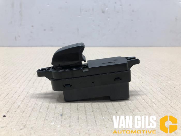 Usados Interruptor de ventanilla eléctrica Mazda 5 (CR19) 1.8i 16V Precio € 40,00 Norma de margen ofrecido por Van Gils Automotive