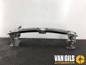 Używane Rama zderzaka przód Mazda 5 (CR19) 1.8i 16V Cena na żądanie oferowane przez Van Gils Automotive