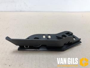 Neuf Support pare-chocs avant droit Skoda Enyaq iV 50 Prix € 36,29 Prix TTC proposé par Van Gils Automotive