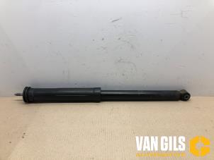 Usados Amortiguador izquierda detrás Toyota Aygo (B10) 1.0 12V VVT-i Precio de solicitud ofrecido por Van Gils Automotive