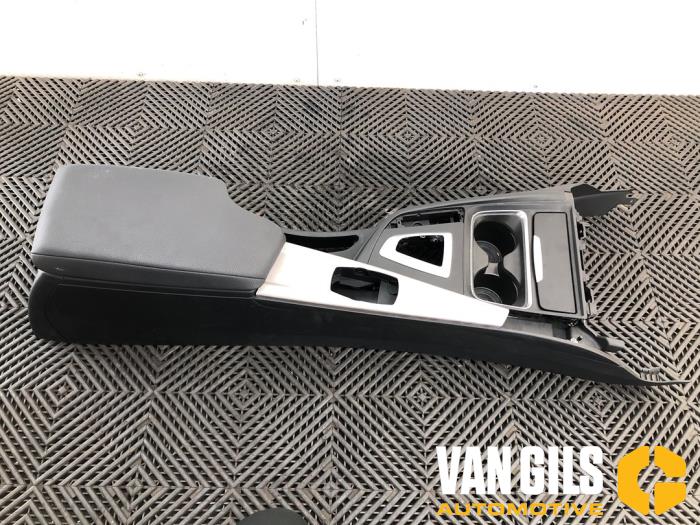 Middle console from a BMW 3 serie Touring (F31) 320i 2.0 16V 2014