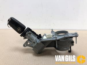Usados Cerradura de contacto y llave Opel Astra H GTC (L08) 2.0 16V Turbo Precio de solicitud ofrecido por Van Gils Automotive