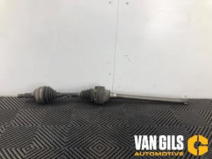 Used Front drive shaft, right Volkswagen Touareg (7LA/7L6) 3.0 TDI V6 24V Price on request offered by Van Gils Automotive