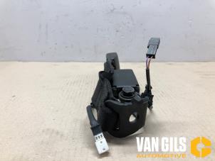 Used Rear seatbelt buckle, right BMW 3 serie (F30) 330e Price on request offered by Van Gils Automotive