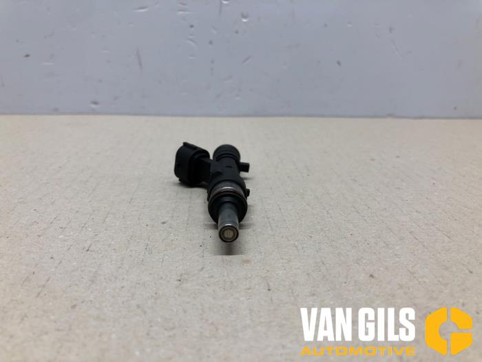 Injector (petrol injection) from a Audi A6 (C6) 2.4 V6 24V 2005