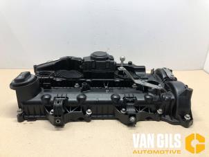 Used Rocker cover Mercedes Vito (447.6) 2.0 116 CDI 16V Price on request offered by Van Gils Automotive