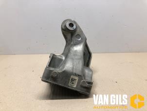 Usagé Support moteur Mercedes Vito (447.6) 2.0 116 CDI 16V Prix sur demande proposé par Van Gils Automotive