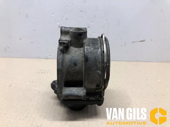 Throttle body from a Volkswagen Polo IV (9N1/2/3) 1.4 TDI 70 2008