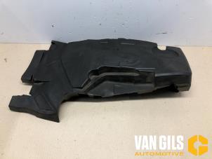 Abdeckblech Motor van een BMW 3 serie Touring (F31) 320i 2.0 16V 2014