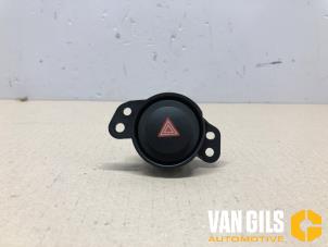 Gebrauchte Panikbeleuchtung Schalter Peugeot 108 1.0 12V Preis auf Anfrage angeboten von Van Gils Automotive