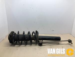 Gebrauchte Stoßdämpferstrebe links vorne Skoda Yeti (5LAC) 1.4 TSI 16V Preis auf Anfrage angeboten von Van Gils Automotive