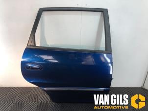 Używane Drzwi prawe tylne wersja 4-drzwiowa Kia Carens II (FJ) 1.6i 16V Cena € 854,53 Z VAT oferowane przez Van Gils Automotive