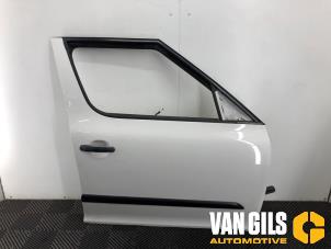 Używane Drzwi prawe przednie wersja 4-drzwiowa Skoda Yeti (5LAC) 1.4 TSI 16V Cena na żądanie oferowane przez Van Gils Automotive