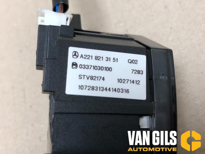 Central locking switch from a Mercedes-Benz S (W221) 4.7 S-450 32V 2007