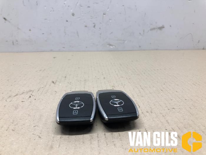 Key from a Mercedes-Benz A (177.0) 1.3 A-200 Turbo 16V 2018