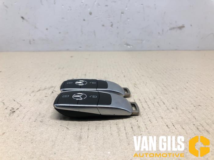 Key from a Mercedes-Benz A (177.0) 1.3 A-200 Turbo 16V 2018
