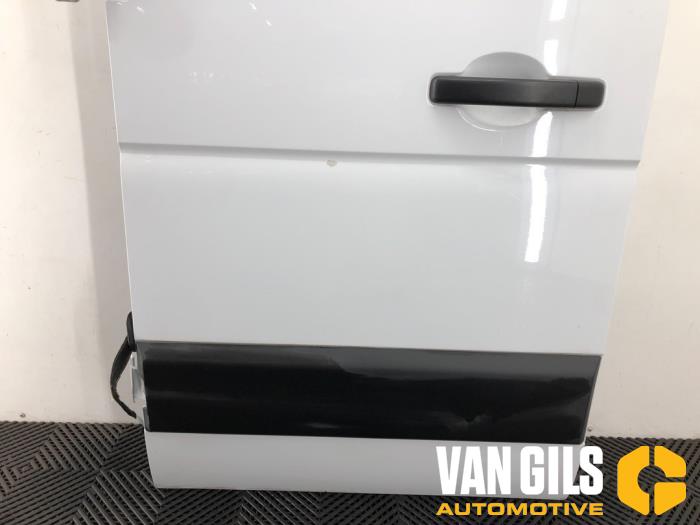 Rear door 4-door, left from a Renault Master IV (MA/MB/MC/MD/MH/MF/MG/MH) 2.3 dCi 145 16V 2022