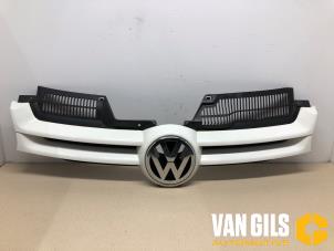 Używane Grill Volkswagen Golf V (1K1) 1.4 FSI 16V Cena € 49,99 Procedura marży oferowane przez Van Gils Automotive