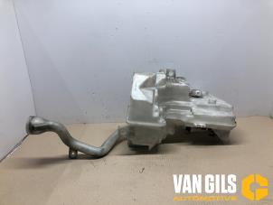 Usados Depósito de lavaparabrisas delante Volvo XC40 (XZ) Recharge Single Motor Precio de solicitud ofrecido por Van Gils Automotive