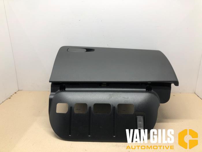 Begagnade Handskfack Volvo XC40 (XZ) Single Motor 69 kWh Pris € 50,00 Marginaltabell erbjuds av Van Gils Automotive