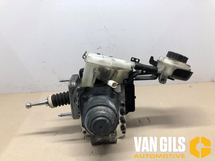 Usagé Assistant de freinage Volvo XC40 (XZ) Single Motor 69 kWh Prix € 350,00 Règlement à la marge proposé par Van Gils Automotive