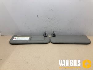 Używane Zonneklep set Toyota Yaris II (P9) 1.0 12V VVT-i Cena na żądanie oferowane przez Van Gils Automotive