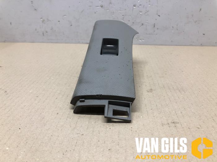Usados Interruptor de ventanilla eléctrica Toyota Yaris II (P9) 1.0 12V VVT-i Precio € 30,00 Norma de margen ofrecido por Van Gils Automotive