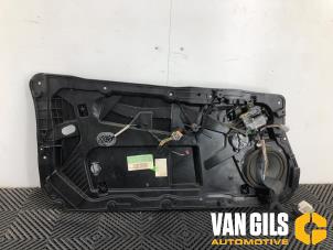 Używane Mechanizm szyby lewej przedniej wersja 2-drzwiowa Ford Fiesta 6 (JA8) 1.25 16V Cena na żądanie oferowane przez Van Gils Automotive