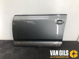 Używane Plyta drzwi lewych przednich wersja 4-drzwiowa Porsche Cayenne (9PA) 4.8 V8 32V S Cena € 425,00 Procedura marży oferowane przez Van Gils Automotive