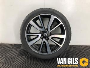 Used Wheel + tyre Nissan Qashqai (J11) 1.2 DIG-T 16V Price € 199,99 Margin scheme offered by Van Gils Automotive