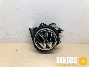 Usagé Poignée couvercle coffre Volkswagen Golf VII Variant (AUVV) 2.0 TDI 150 16V Prix € 225,00 Règlement à la marge proposé par Van Gils Automotive