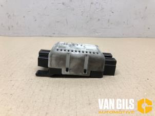 Usagé Module radio Volkswagen Golf VII Variant (AUVV) 2.0 TDI 150 16V Prix sur demande proposé par Van Gils Automotive