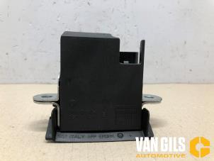 Używane Mechanizm zamka pokrywy bagaznika Volkswagen Golf VII Variant (AUVV) 2.0 TDI 150 16V Cena na żądanie oferowane przez Van Gils Automotive