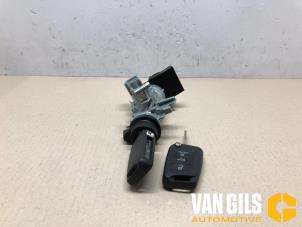 Usagé Serrure de contact + clé Volkswagen Polo VI (AW1) 1.0 TSI 12V BlueMotion Prix sur demande proposé par Van Gils Automotive