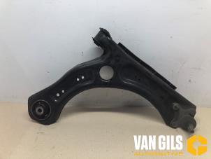Usagé Bras de suspension bas avant droit Volkswagen Polo VI (AW1) 1.0 TSI 12V BlueMotion Prix € 75,00 Règlement à la marge proposé par Van Gils Automotive