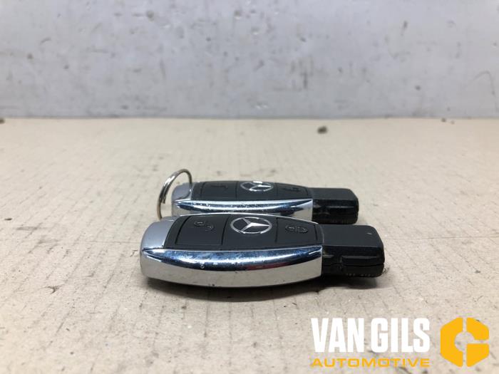 Key from a Mercedes-Benz A (W176) 2.2 A-220 CDI 16V 2014