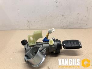 Used Ignition lock + key Kia Cee'd Sportswagon (JDC5) 1.6 GDI 16V Price on request offered by Van Gils Automotive