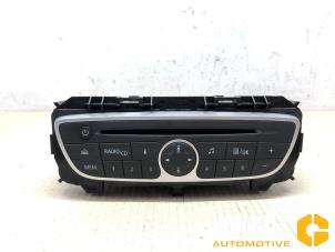 Usagé Radio/Lecteur CD Renault Twingo II (CN) 1.2 16V Prix sur demande proposé par Van Gils Automotive