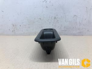 Usagé Commutateur vitre électrique Renault Twingo II (CN) 1.2 16V Prix sur demande proposé par Van Gils Automotive