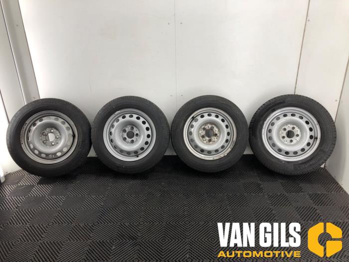 Set of wheels from a Mercedes-Benz Vito Tourer (447.7) 2.0 116 CDI 16V 2020