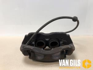 Used Front brake calliper, left Mercedes Vito Tourer (447.7) 2.0 116 CDI 16V Price on request offered by Van Gils Automotive