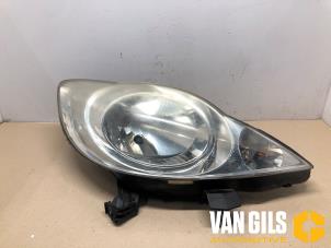 Used Headlight, right Peugeot 107 1.0 12V Price € 74,99 Margin scheme offered by Van Gils Automotive